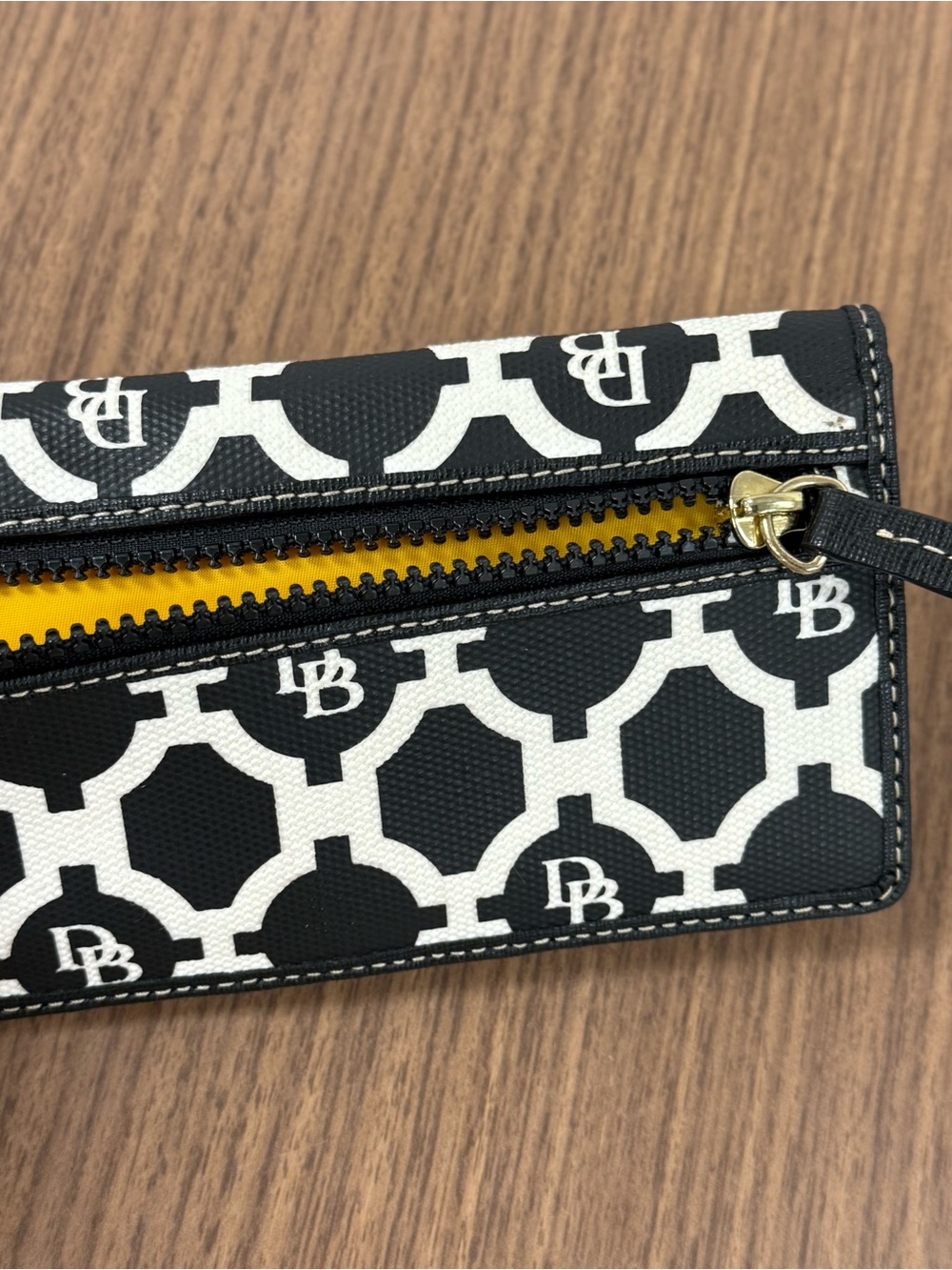 Dooney & Bourke Black and White Geometric Logo Continental Wallet - Picture 9 of 10